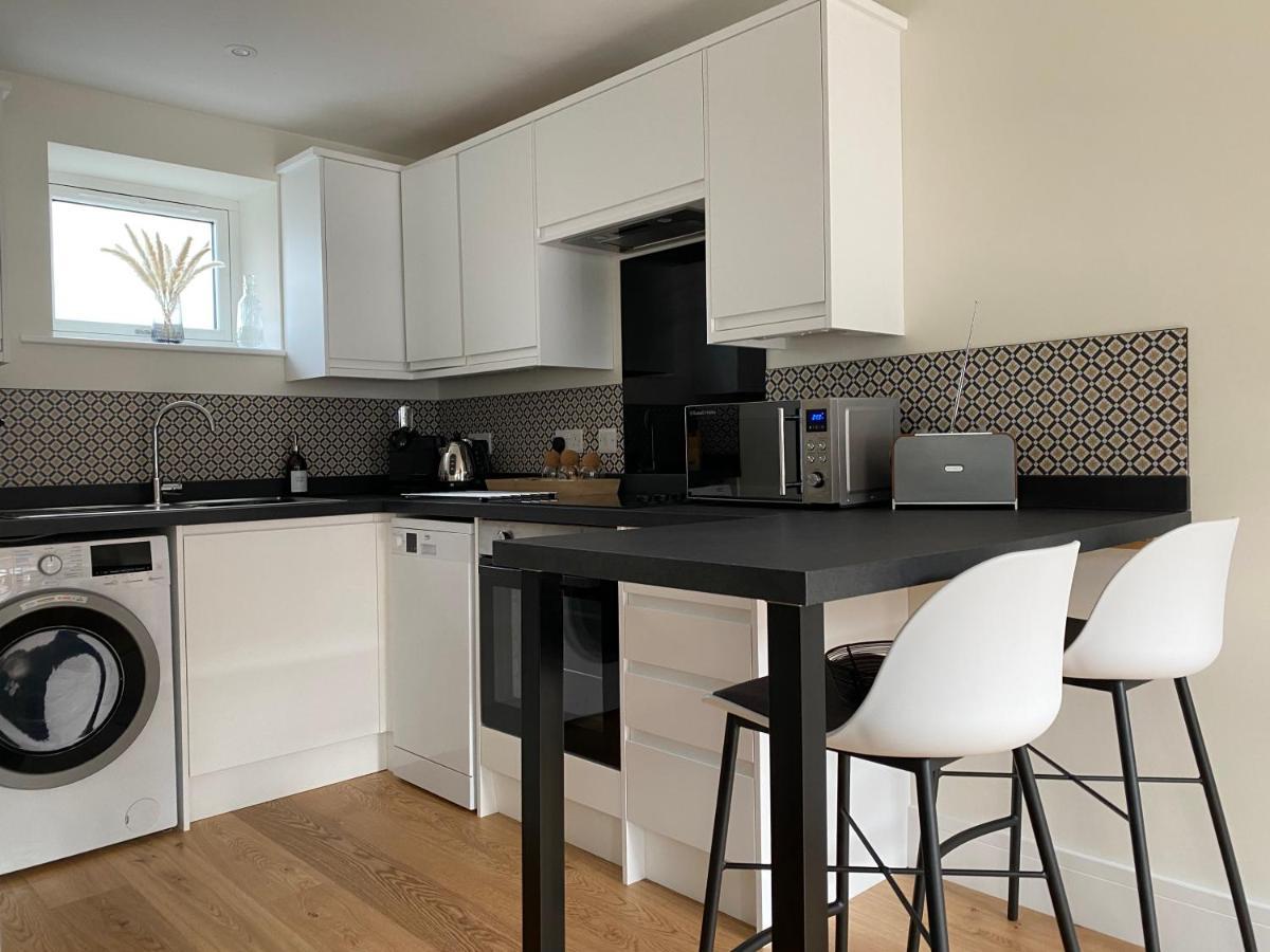New Studio Apartment - Minutes Walk To Cathedral Salisbury Exterior photo