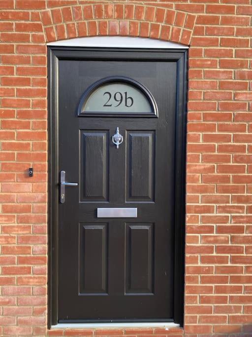 New Studio Apartment - Minutes Walk To Cathedral Salisbury Exterior photo